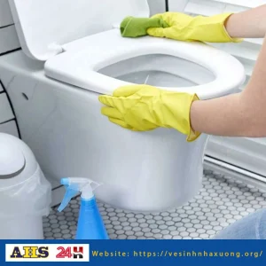 Khử mùi hôi trong toilet