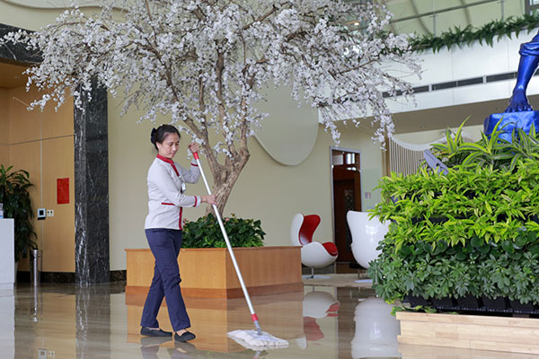 Vệ sinh lại mặt sàn